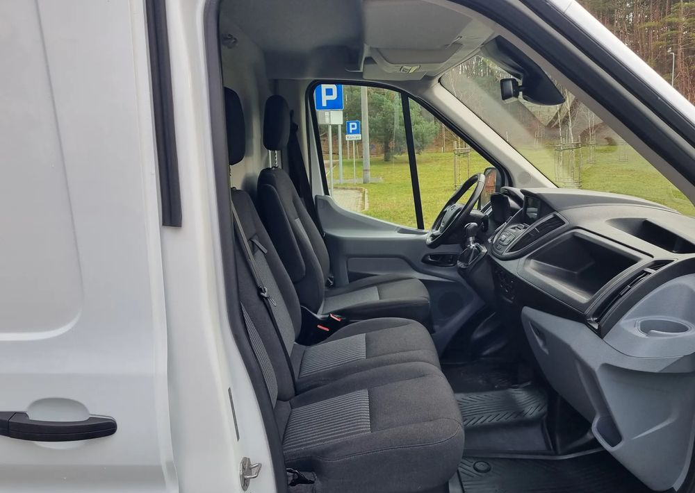 Mały samochód dostawczy Ford Transit: zdjęcie 13