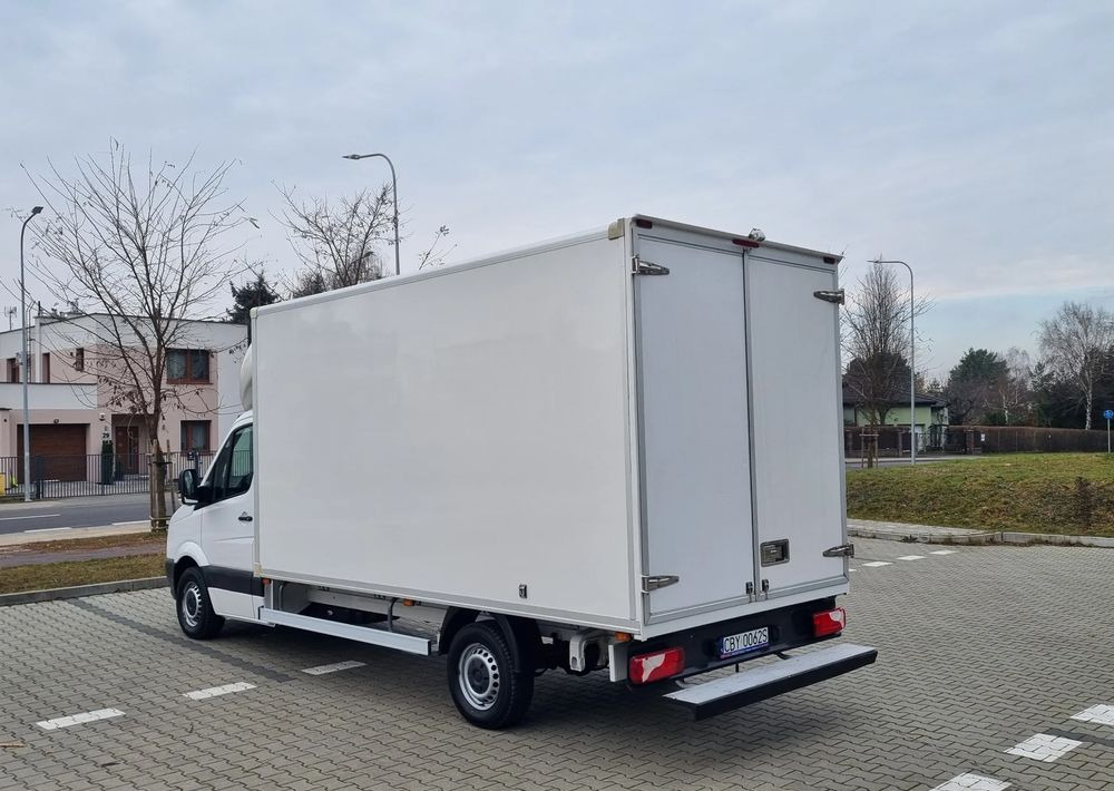 Volkswagen Crafter - Dostawczy kontener: zdjęcie 5 Volkswagen Crafter - Dostawczy kontener: zdjęcie 5