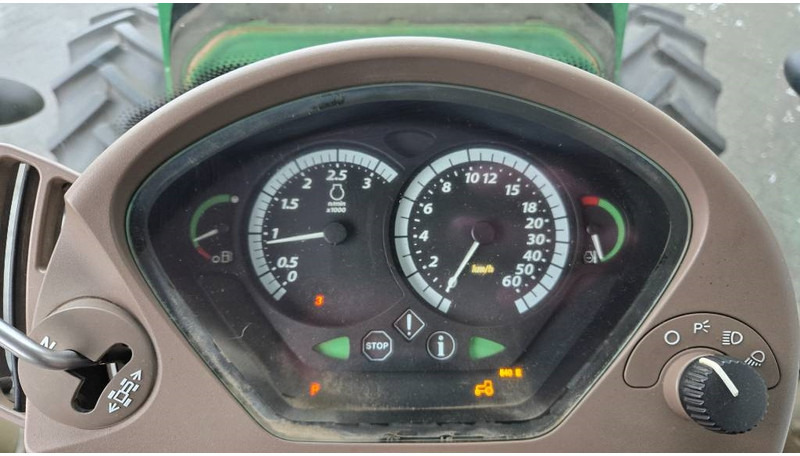 Ciągnik rolniczy John Deere 6105 R: zdjęcie 6