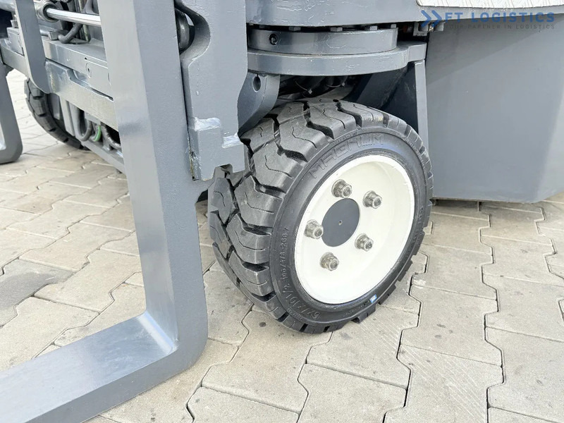 Combilift C3000CB / GAS / TRIPLEX 4900MM / FREE LIFT / FORK POSITIONER / SIDE SHIFT / EXCELLENT CONDITION / Wide range of four-way and sid - Wózek 4-kierunkowy: zdjęcie 4 Combilift C3000CB / GAS / TRIPLEX 4900MM / FREE LIFT / FORK POSITIONER / SIDE SHIFT / EXCELLENT CONDITION / Wide range of four-way and sid - Wózek 4-kierunkowy: zdjęcie 4