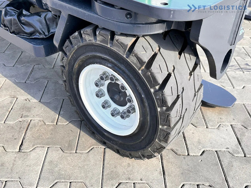 Combilift C4000 / TRIPLEX / 4900MM / LPG / FREE LIFT / FORK SHIFT / LIKE NEW C4000 / TRIPLEX / 4900MM / LPG / FREE LIFT / FORK SHIFT / LIK - Wózek 4-kierunkowy: zdjęcie 5 Combilift C4000 / TRIPLEX / 4900MM / LPG / FREE LIFT / FORK SHIFT / LIKE NEW C4000 / TRIPLEX / 4900MM / LPG / FREE LIFT / FORK SHIFT / LIK - Wózek 4-kierunkowy: zdjęcie 5