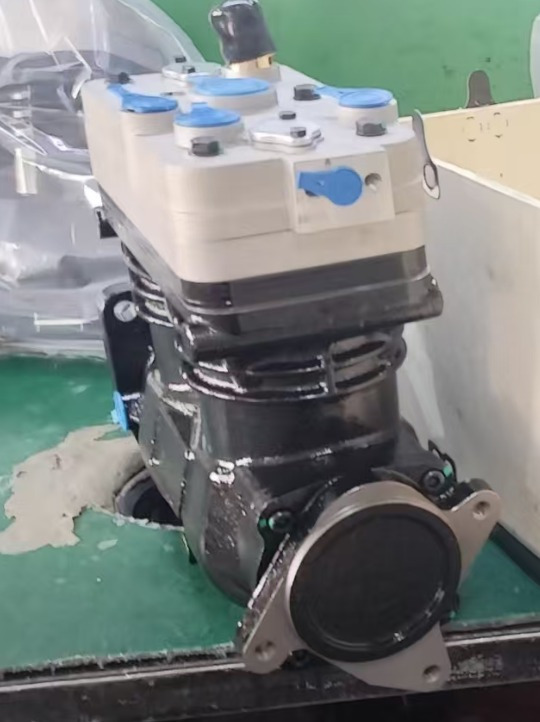 CATERPILLAR 304-2693 440-1616 226-9580 10R-6317 - Sprężarka klimatyzacji do Koparek: zdjęcie 1 CATERPILLAR 304-2693 440-1616 226-9580 10R-6317 - Sprężarka klimatyzacji do Koparek: zdjęcie 1