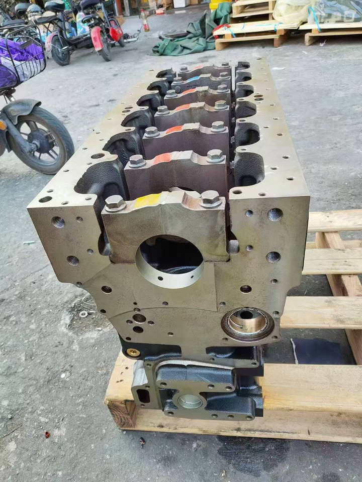 CATERPILLAR C6.6 - Blok cylindrów do Koparek: zdjęcie 2 CATERPILLAR C6.6 - Blok cylindrów do Koparek: zdjęcie 2