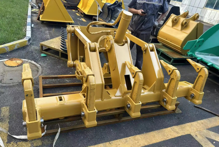 CATERPILLAR - Zrywarka do Równiarek: zdjęcie 4 CATERPILLAR - Zrywarka do Równiarek: zdjęcie 4