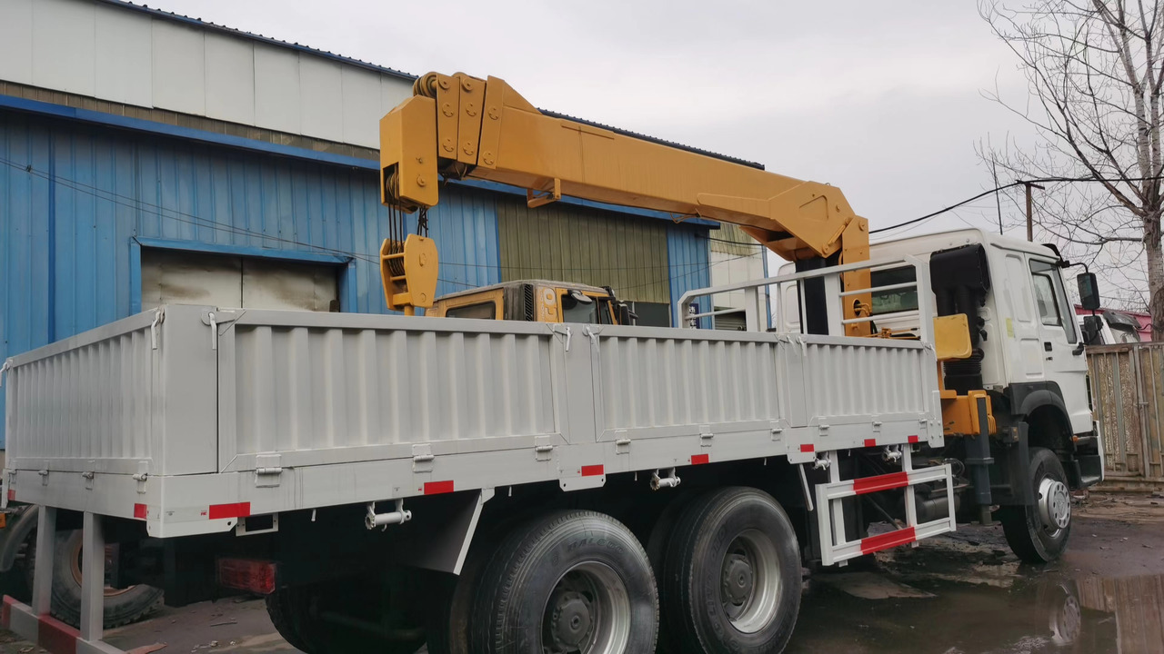 HOWO 371 - Samochod ciężarowy z HDS: zdjęcie 2 HOWO 371 - Samochod ciężarowy z HDS: zdjęcie 2