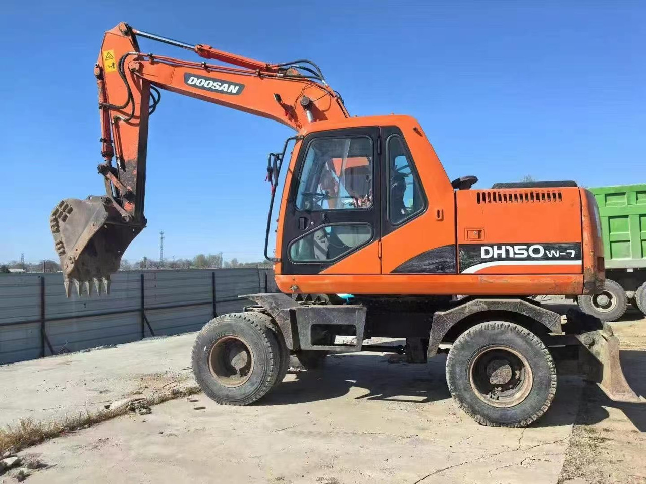 DOOSAN DH150W-7 - Koparka kołowa: zdjęcie 2 DOOSAN DH150W-7 - Koparka kołowa: zdjęcie 2