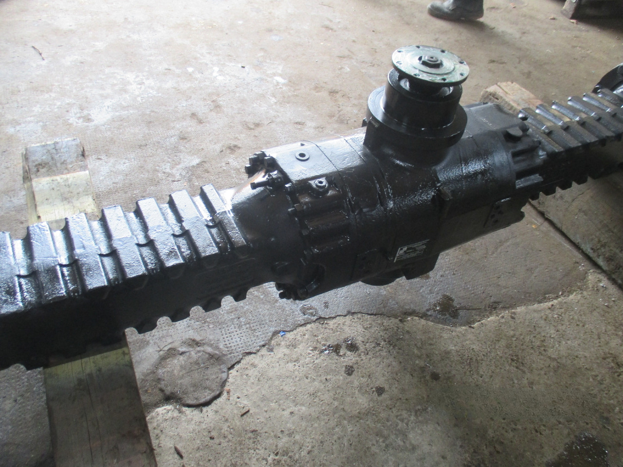 Most napędowy Clark Hurth 123/001 - Most i części do Maszyn budowlanych: zdjęcie 1 Most napędowy Clark Hurth 123/001 - Most i części do Maszyn budowlanych: zdjęcie 1