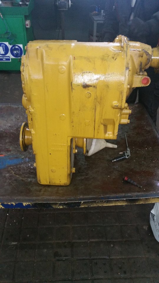 Skrzynia biegów Clark R28000 do Clark R24000, R28000, R32000, R34000, R36000 - Skrzynia biegów do Maszyn budowlanych: zdjęcie 1 Skrzynia biegów Clark R28000 do Clark R24000, R28000, R32000, R34000, R36000 - Skrzynia biegów do Maszyn budowlanych: zdjęcie 1