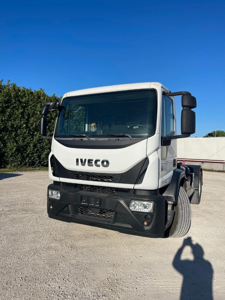 IVECO EUROCARGO 180E25 CON SCARRABILE NUOVO - Ciężarówka hakowiec: zdjęcie 1 IVECO EUROCARGO 180E25 CON SCARRABILE NUOVO - Ciężarówka hakowiec: zdjęcie 1