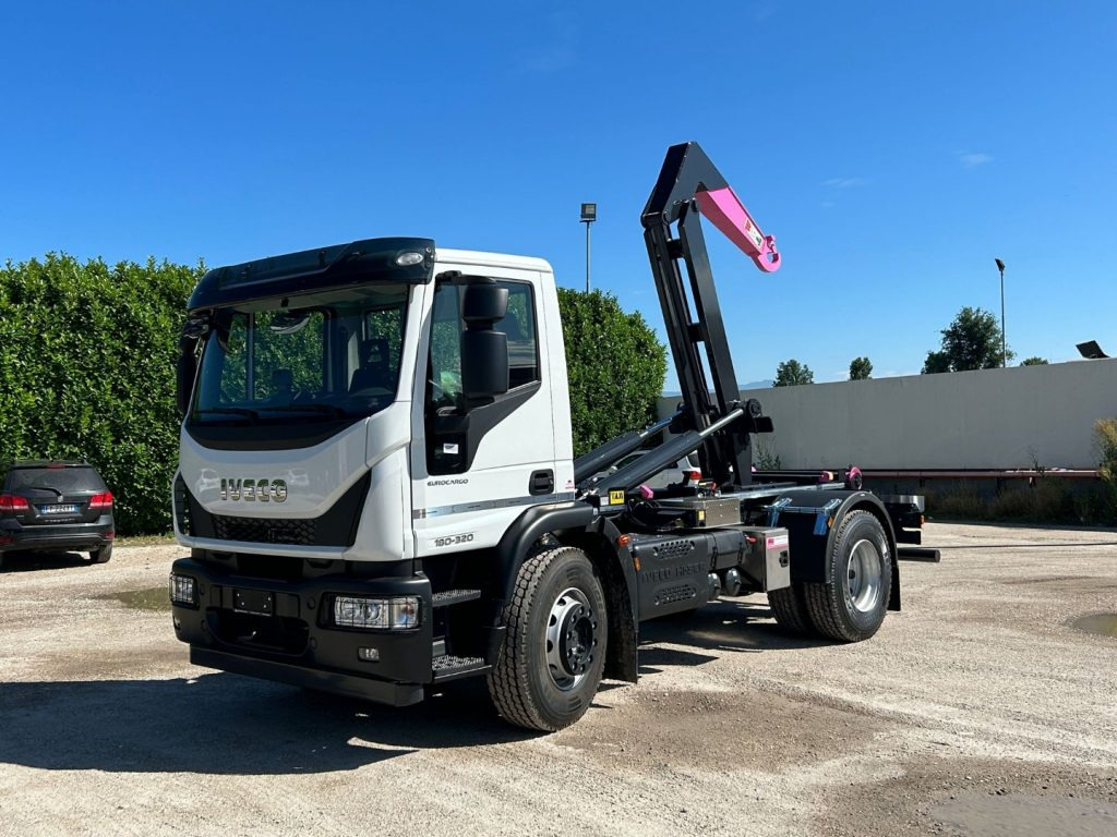 IVECO EUROCARGO 180E32K NUOVO SCARRABILE - Ciężarówka hakowiec: zdjęcie 1 IVECO EUROCARGO 180E32K NUOVO SCARRABILE - Ciężarówka hakowiec: zdjęcie 1