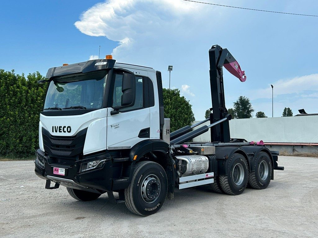 IVECO TRAKKER T-WAY AD380T NUOVO SCARRABILE - Ciężarówka hakowiec: zdjęcie 1 IVECO TRAKKER T-WAY AD380T NUOVO SCARRABILE - Ciężarówka hakowiec: zdjęcie 1