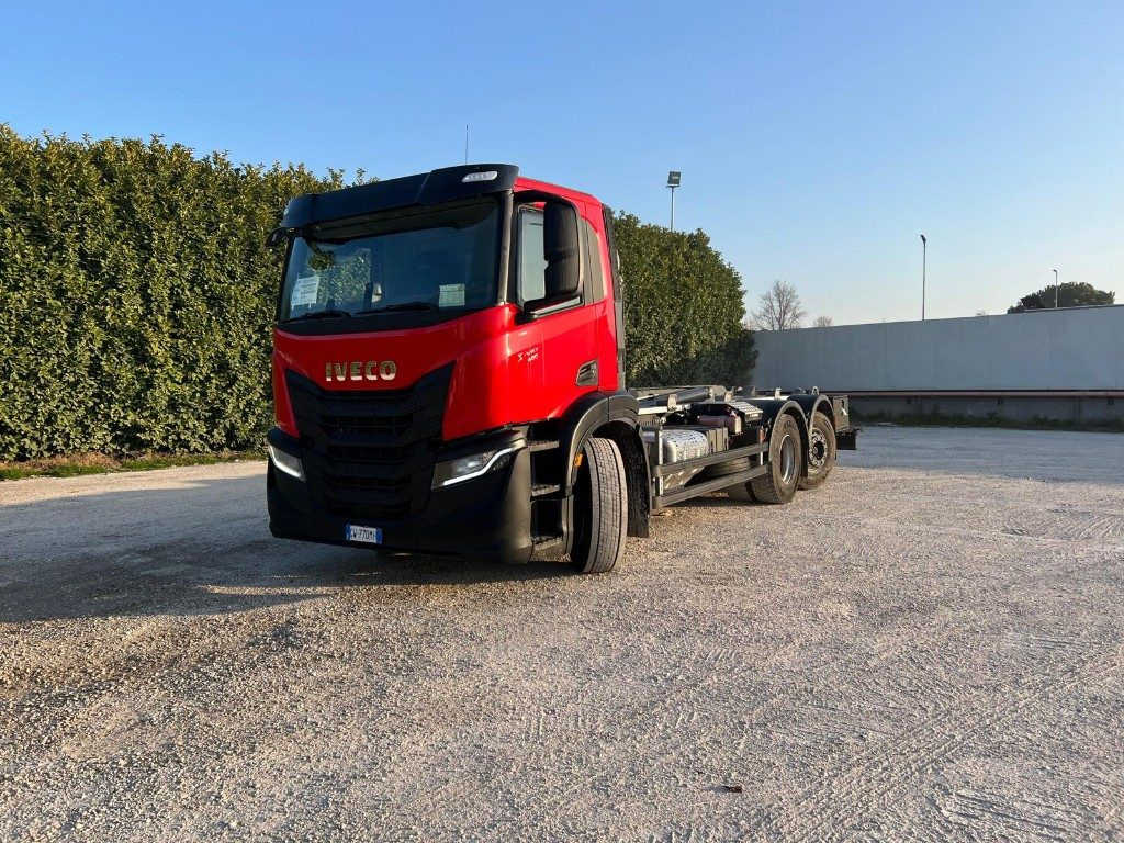 IVECO X-WAY AD260 NUOVO TARGATO SCARRABILE - Ciężarówka hakowiec: zdjęcie 1 IVECO X-WAY AD260 NUOVO TARGATO SCARRABILE - Ciężarówka hakowiec: zdjęcie 1