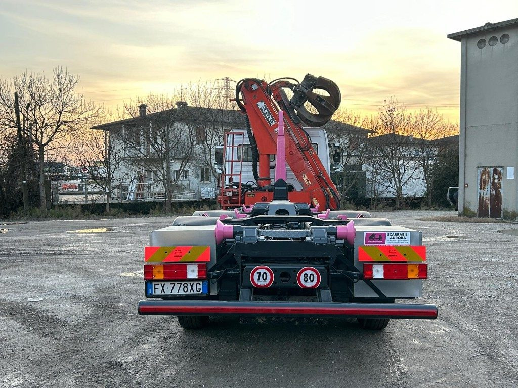 MERCEDES-BENZ MERCEDES AXOR 2533 SCARRABILE CON GRU E POLIPO - Ciężarówka hakowiec: zdjęcie 4 MERCEDES-BENZ MERCEDES AXOR 2533 SCARRABILE CON GRU E POLIPO - Ciężarówka hakowiec: zdjęcie 4