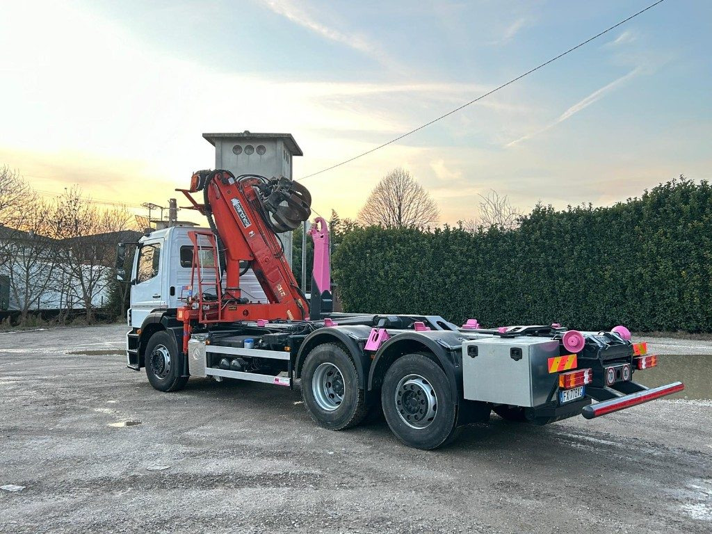 MERCEDES-BENZ MERCEDES AXOR 2533 SCARRABILE CON GRU E POLIPO - Ciężarówka hakowiec: zdjęcie 3 MERCEDES-BENZ MERCEDES AXOR 2533 SCARRABILE CON GRU E POLIPO - Ciężarówka hakowiec: zdjęcie 3