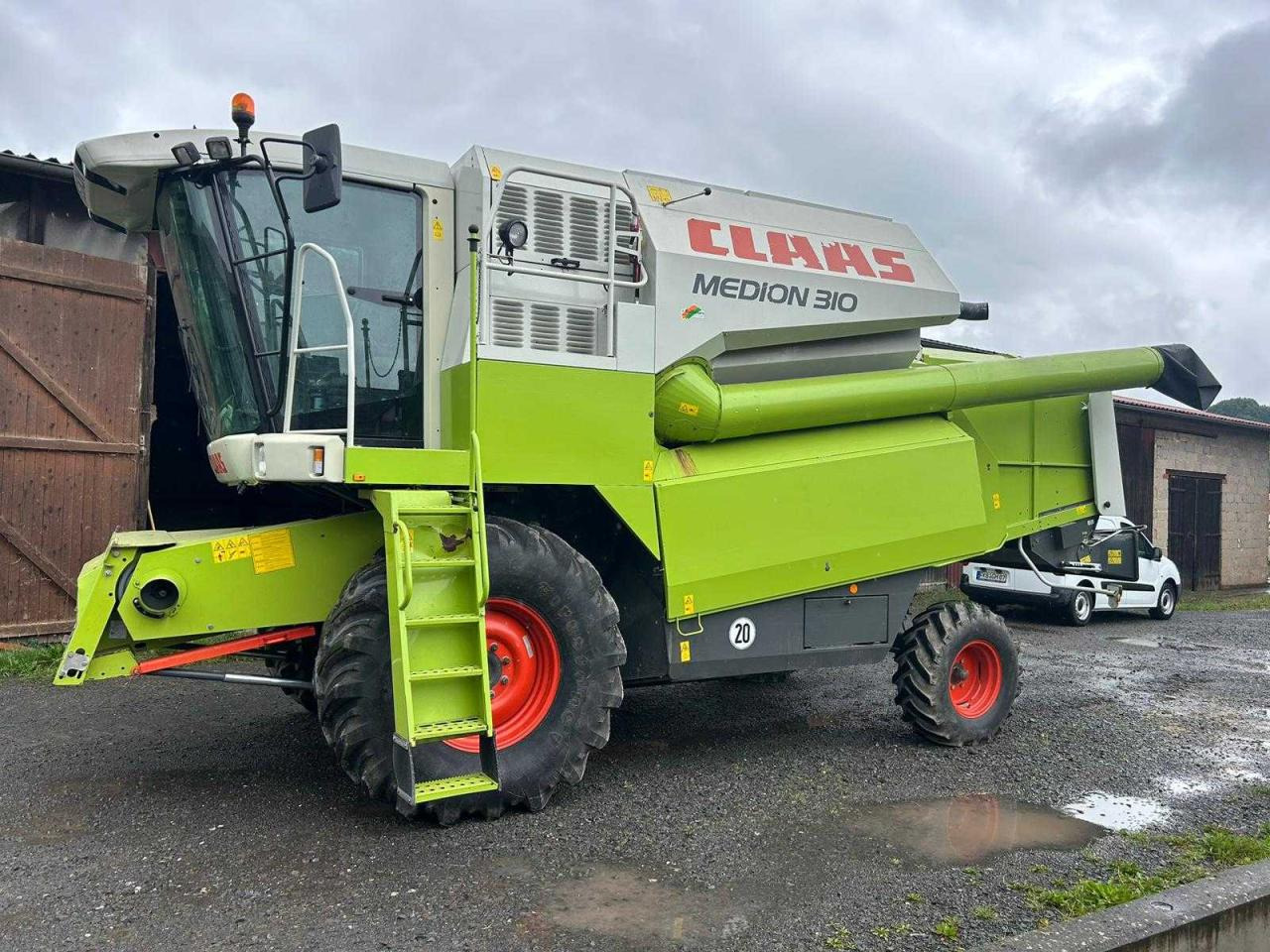 CLAAS Medion 310 - Kombajn zbożowy: zdjęcie 1 CLAAS Medion 310 - Kombajn zbożowy: zdjęcie 1