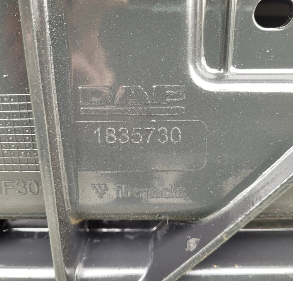 ATRAPA MASKA DAF XF 106 ORYGINAŁ 1835730 CHWALIM116 - Kaptur do Samochodów ciężarowych: zdjęcie 4 ATRAPA MASKA DAF XF 106 ORYGINAŁ 1835730 CHWALIM116 - Kaptur do Samochodów ciężarowych: zdjęcie 4