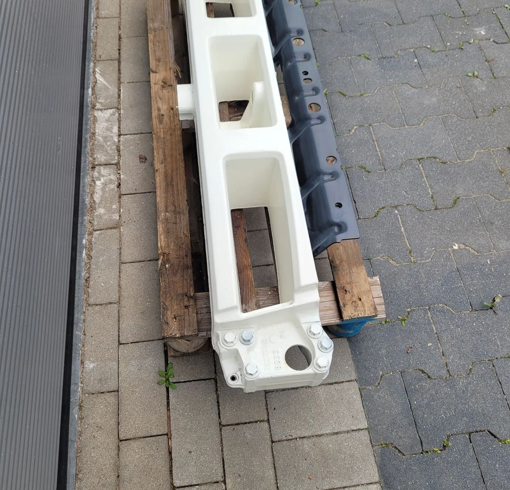 BELKA ZDERZAK VOLVO FMX ORYGINAŁ 21718915 CHWALIM116 - Zderzak do Samochodów ciężarowych: zdjęcie 2 BELKA ZDERZAK VOLVO FMX ORYGINAŁ 21718915 CHWALIM116 - Zderzak do Samochodów ciężarowych: zdjęcie 2