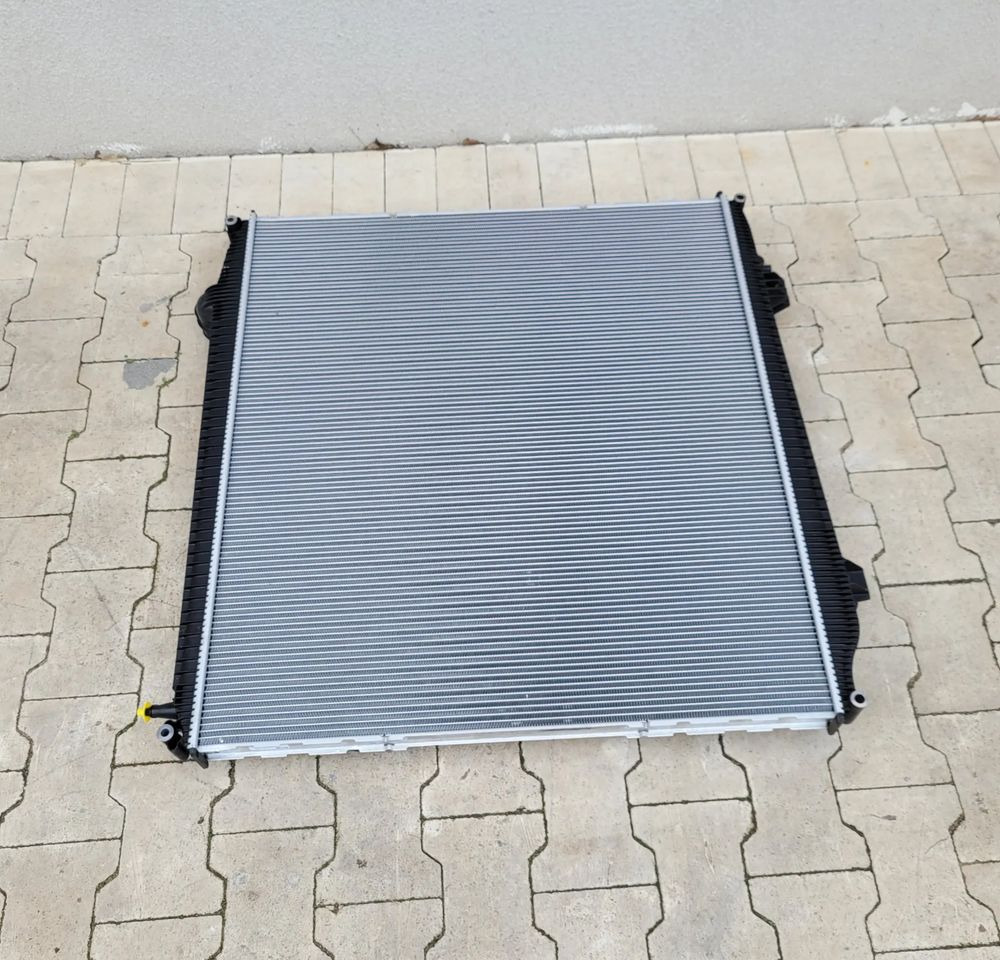 CHŁODNICA WODY MAN TGS E6 81.06101-6787 NOWY ORYGINAŁ - Chłodnica do Samochodów ciężarowych: zdjęcie 2 CHŁODNICA WODY MAN TGS E6 81.06101-6787 NOWY ORYGINAŁ - Chłodnica do Samochodów ciężarowych: zdjęcie 2