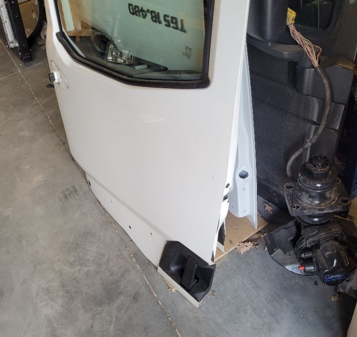 DRZWI LEWE RENAULT RANGE T GAMA - Drzwi i części do Samochodów ciężarowych: zdjęcie 2 DRZWI LEWE RENAULT RANGE T GAMA - Drzwi i części do Samochodów ciężarowych: zdjęcie 2