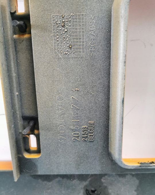 GRILL ATRAPA VOLVO Fh12 ORYGINAŁ - Kratka wlotu powietrza do Samochodów ciężarowych: zdjęcie 4 GRILL ATRAPA VOLVO Fh12 ORYGINAŁ - Kratka wlotu powietrza do Samochodów ciężarowych: zdjęcie 4