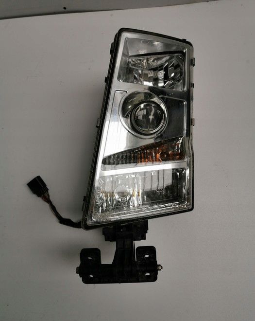 LAMPA VOLVO FH12 fh13 ORYGINAŁ LEWA - Reflektor do Samochodów ciężarowych: zdjęcie 1 LAMPA VOLVO FH12 fh13 ORYGINAŁ LEWA - Reflektor do Samochodów ciężarowych: zdjęcie 1