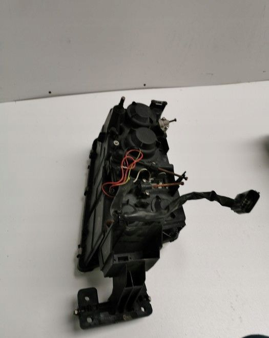 LAMPA VOLVO FH12 fh13 ORYGINAŁ PRAWA - Reflektor do Samochodów ciężarowych: zdjęcie 4 LAMPA VOLVO FH12 fh13 ORYGINAŁ PRAWA - Reflektor do Samochodów ciężarowych: zdjęcie 4