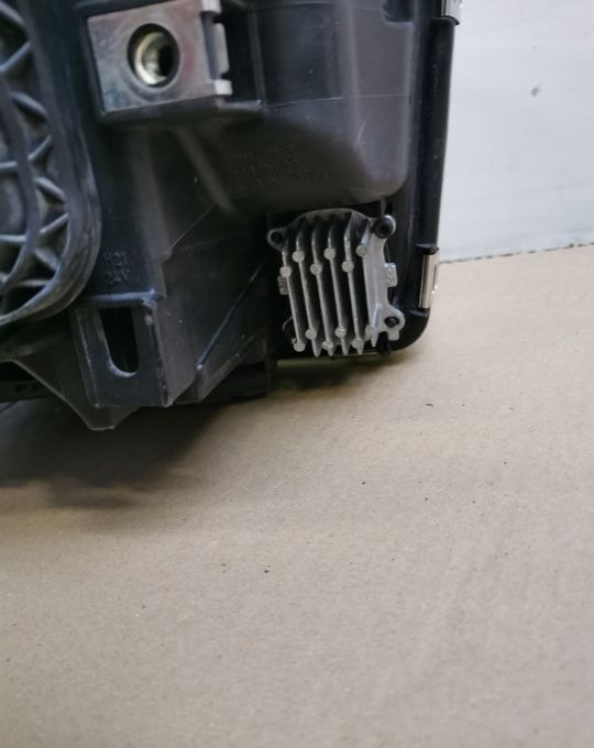 LAMPA XENON MAN TGX TGS RH.ORYGINAŁ LIFT MOCNY LED - Reflektor do Samochodów ciężarowych: zdjęcie 4 LAMPA XENON MAN TGX TGS RH.ORYGINAŁ LIFT MOCNY LED - Reflektor do Samochodów ciężarowych: zdjęcie 4