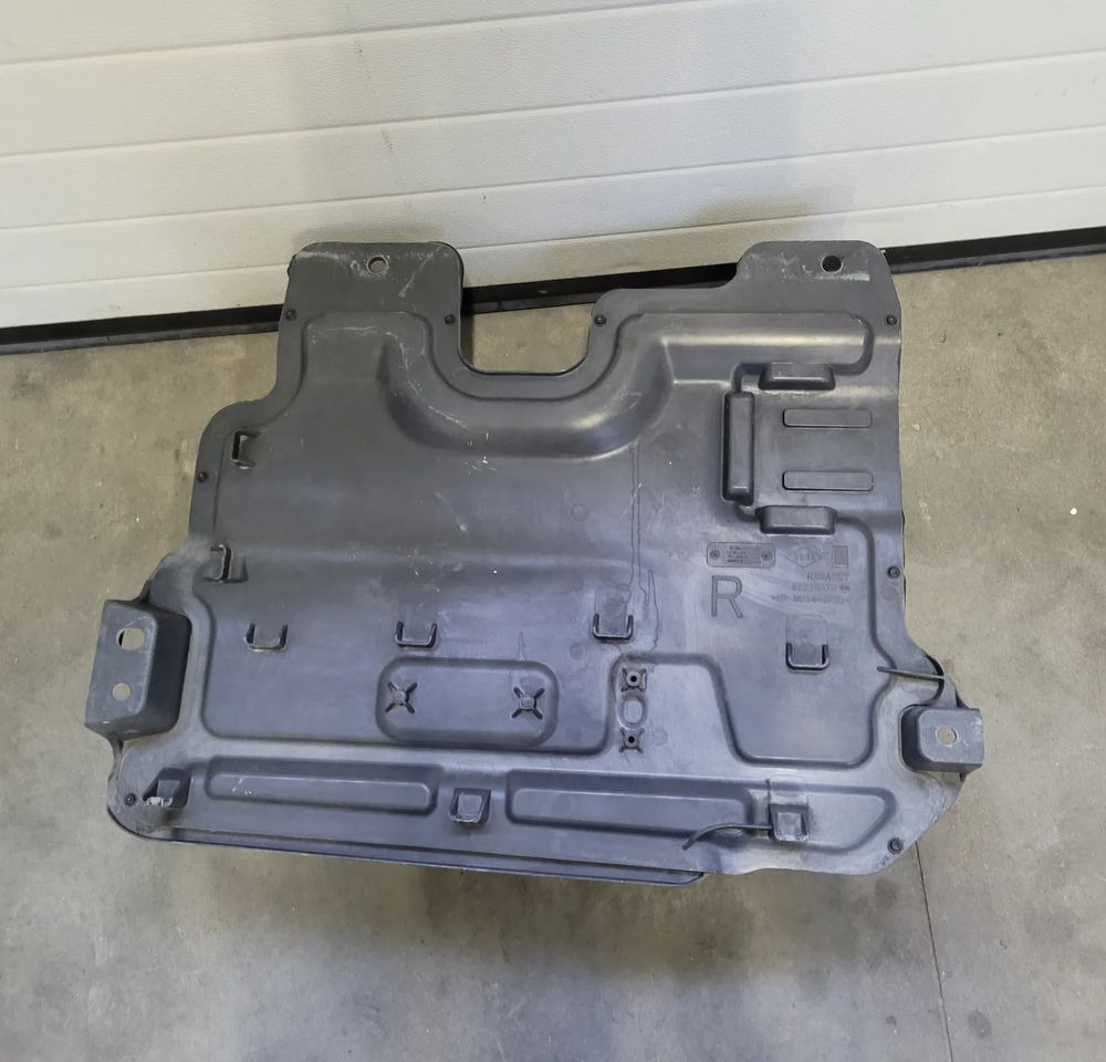 SCHOWEK BOCZNY RENAULT GAMA T 82226073 CHWALIM116 - Nadwozie i zewnętrzne elementy do Samochodów ciężarowych: zdjęcie 4 SCHOWEK BOCZNY RENAULT GAMA T 82226073 CHWALIM116 - Nadwozie i zewnętrzne elementy do Samochodów ciężarowych: zdjęcie 4