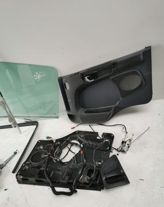 SZYBA TANPICERKA MECHANIZM ZAMEK SCANIA CP PRAWA - Drzwi i części do Samochodów ciężarowych: zdjęcie 2 SZYBA TANPICERKA MECHANIZM ZAMEK SCANIA CP PRAWA - Drzwi i części do Samochodów ciężarowych: zdjęcie 2