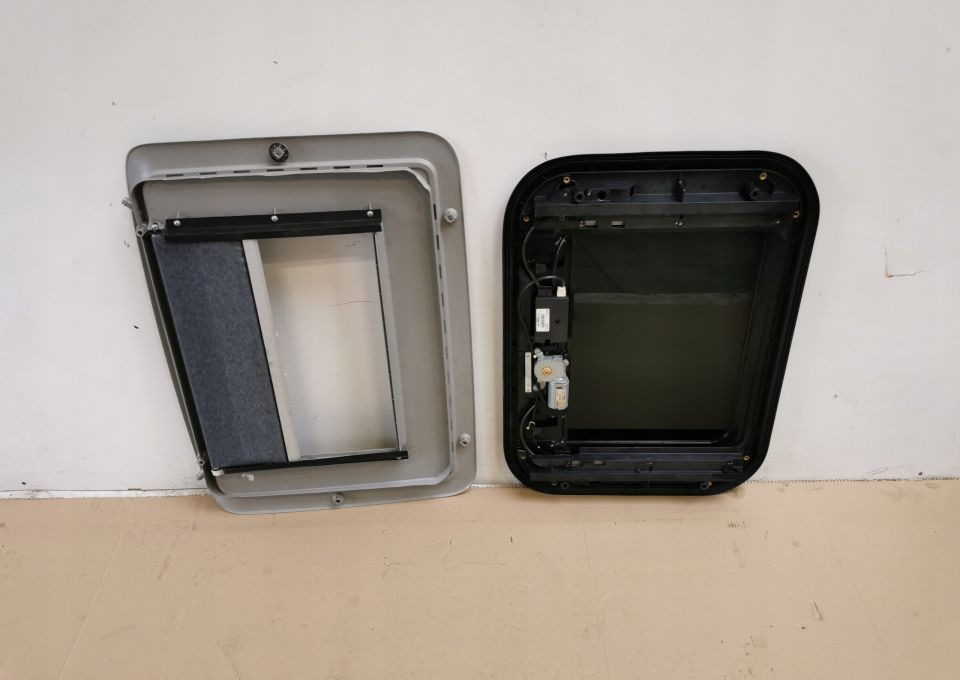 SZYBERDACH VOLVO FH 12 13 ORYGINAŁ 20379286 - Nadwozie i zewnętrzne elementy do Samochodów ciężarowych: zdjęcie 2 SZYBERDACH VOLVO FH 12 13 ORYGINAŁ 20379286 - Nadwozie i zewnętrzne elementy do Samochodów ciężarowych: zdjęcie 2