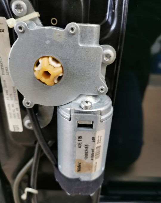 SZYBERDACH VOLVO FH 12 13 ORYGINAŁ 20379286 - Nadwozie i zewnętrzne elementy do Samochodów ciężarowych: zdjęcie 4 SZYBERDACH VOLVO FH 12 13 ORYGINAŁ 20379286 - Nadwozie i zewnętrzne elementy do Samochodów ciężarowych: zdjęcie 4