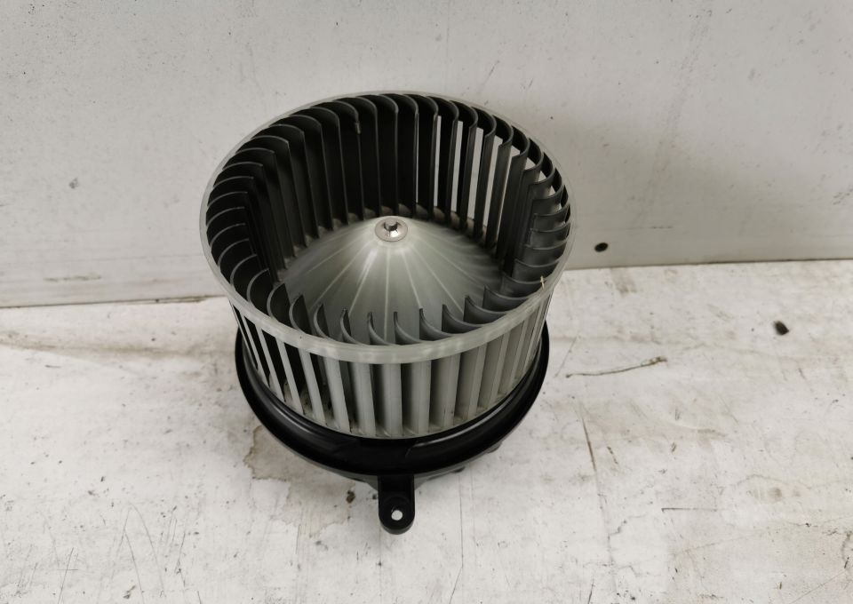 Silniczek nagrzewnicy MERCEDES ACTROS MP4 - Wentylator nawiewu do Samochodów ciężarowych: zdjęcie 1 Silniczek nagrzewnicy MERCEDES ACTROS MP4 - Wentylator nawiewu do Samochodów ciężarowych: zdjęcie 1