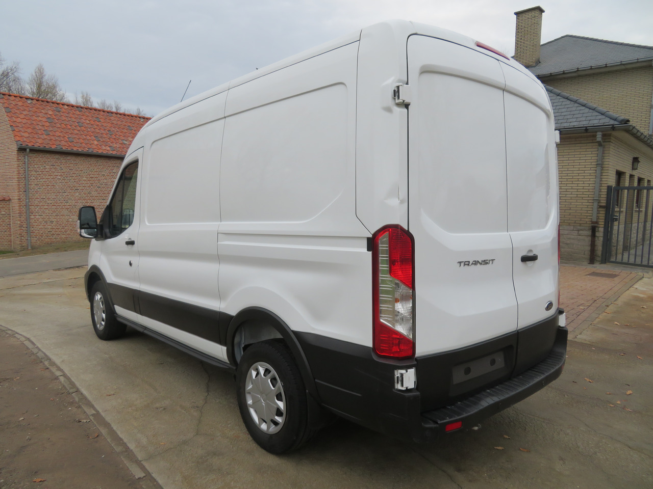 Ford Transit 2.0TDCi TREND - L2H2 - Furgon: zdjęcie 5 Ford Transit 2.0TDCi TREND - L2H2 - Furgon: zdjęcie 5