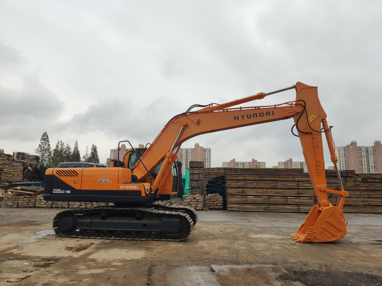 HYUNDAI R220-9S Excavator Click for Discount - Koparka: zdjęcie 1 HYUNDAI R220-9S Excavator Click for Discount - Koparka: zdjęcie 1