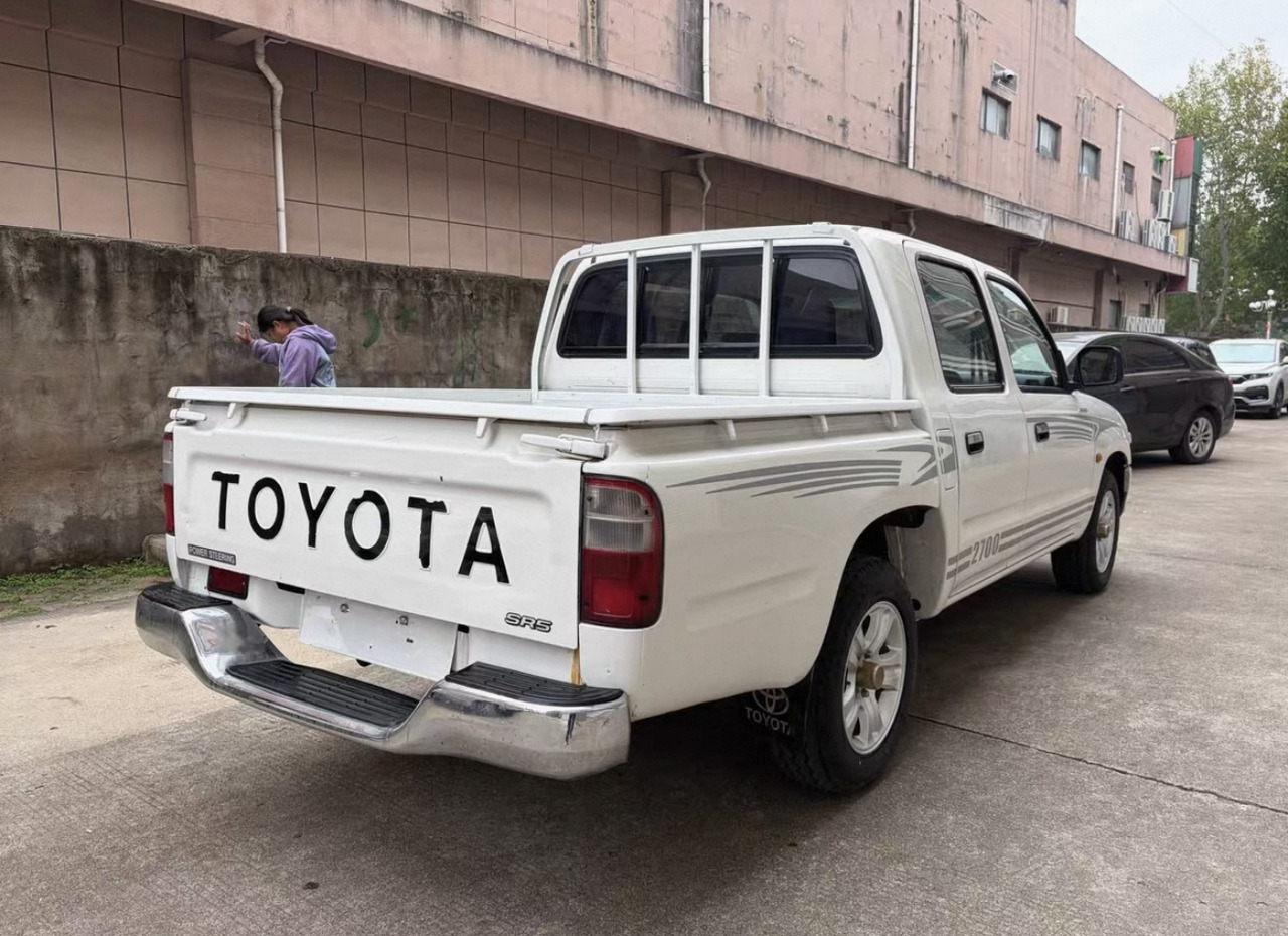 TOYOTA Toyota Hilux Truck Click for Discount - Wywrotka: zdjęcie 5 TOYOTA Toyota Hilux Truck Click for Discount - Wywrotka: zdjęcie 5