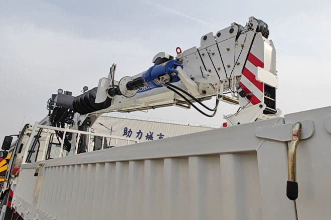 FAW FAW Truck Mounted Crane with Hydraulic Boom for Sale in Kuwait - Samochod ciężarowy z HDS: zdjęcie 2 FAW FAW Truck Mounted Crane with Hydraulic Boom for Sale in Kuwait - Samochod ciężarowy z HDS: zdjęcie 2