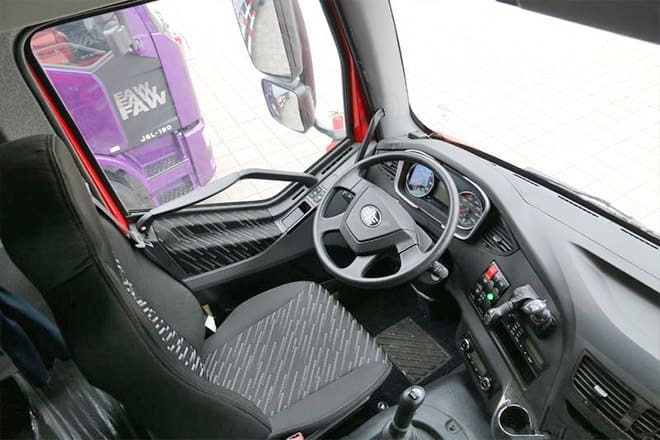 FAW Faw J6P Box Truck 4X2 for Sale in Sierra Leone - Samochód ciężarowy furgon: zdjęcie 4 FAW Faw J6P Box Truck 4X2 for Sale in Sierra Leone - Samochód ciężarowy furgon: zdjęcie 4