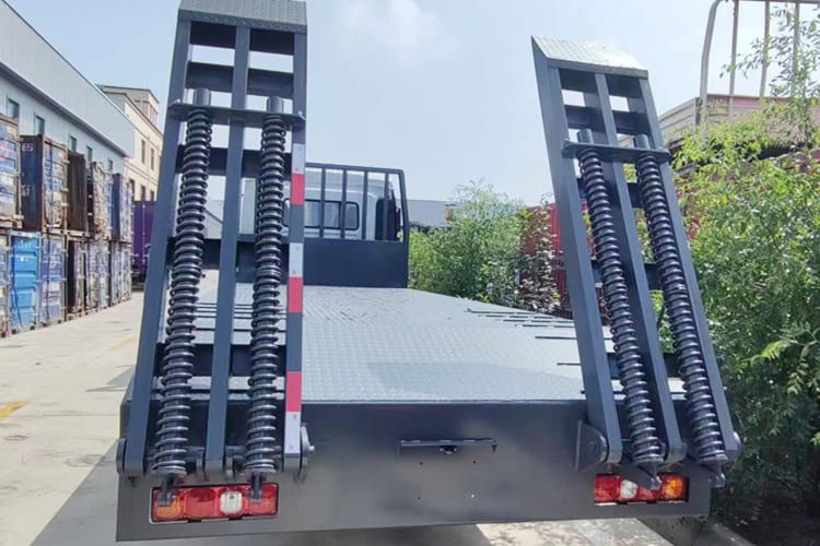 SHACMAN L3000 Light Cargo Truck with Rear Loading Ramp - Samochód ciężarowy skrzyniowy/ Platforma: zdjęcie 4 SHACMAN L3000 Light Cargo Truck with Rear Loading Ramp - Samochód ciężarowy skrzyniowy/ Platforma: zdjęcie 4