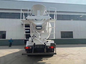 SINOTRUK Cement Mixer Truck for Sale in Zambia - Betonomieszarka: zdjęcie 4 SINOTRUK Cement Mixer Truck for Sale in Zambia - Betonomieszarka: zdjęcie 4