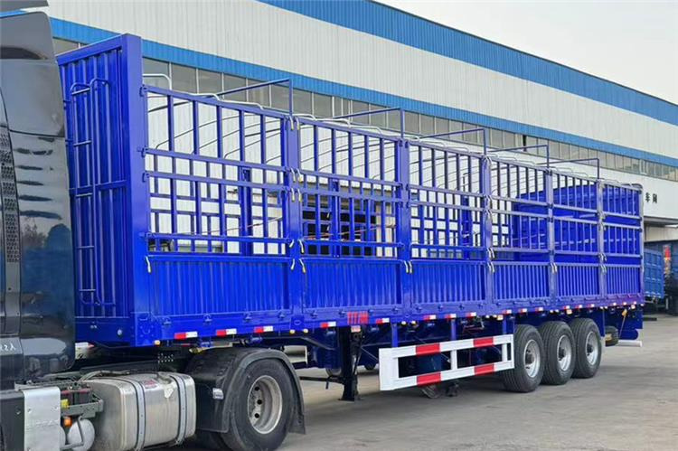 TITAN 3 Axle Cargo Fence Trailer with Air Suspension Transport Animal - Naczepa do przewozu zwierząt: zdjęcie 4 TITAN 3 Axle Cargo Fence Trailer with Air Suspension Transport Animal - Naczepa do przewozu zwierząt: zdjęcie 4
