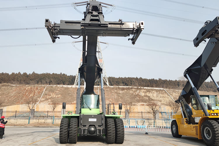 XCMG Reach Stacker Price for Sale in Guyana - Podnośnik do kontenerów: zdjęcie 1 XCMG Reach Stacker Price for Sale in Guyana - Podnośnik do kontenerów: zdjęcie 1