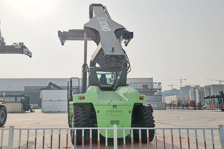 XCMG Reach Stacker Price for Sale in Guyana - Podnośnik do kontenerów: zdjęcie 3 XCMG Reach Stacker Price for Sale in Guyana - Podnośnik do kontenerów: zdjęcie 3