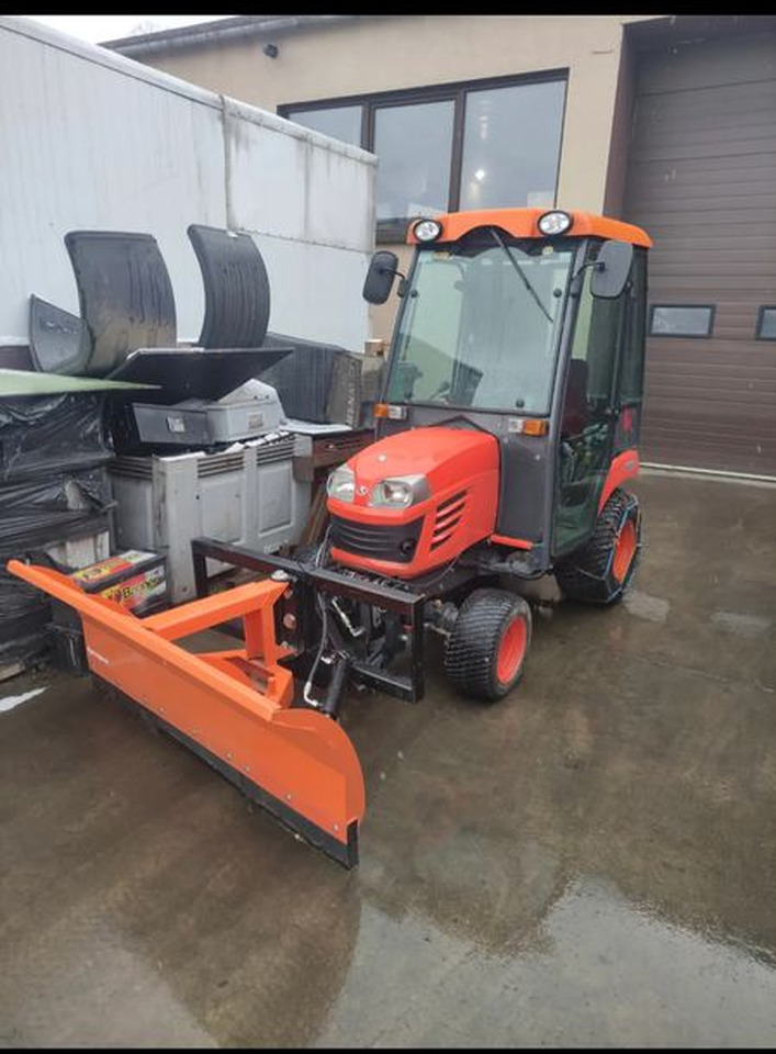 Kubota BX350 4x4 Traktorek komunalny kosiarka pług piaskarka pełen osprzęt - Ciągnik komunalny: zdjęcie 3 Kubota BX350 4x4 Traktorek komunalny kosiarka pług piaskarka pełen osprzęt - Ciągnik komunalny: zdjęcie 3