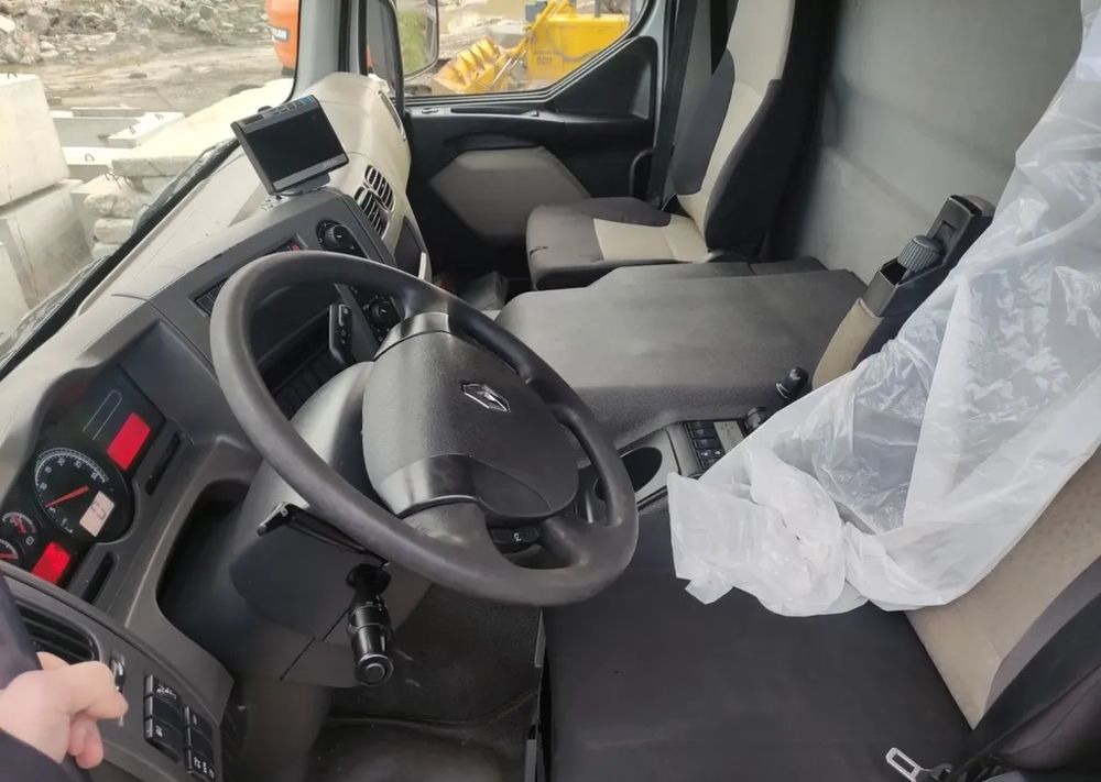 Renault Premium 26.380 Dxi 6x2 rama do zabudowy - Samochód ciężarowe pod zabudowę: zdjęcie 5 Renault Premium 26.380 Dxi 6x2 rama do zabudowy - Samochód ciężarowe pod zabudowę: zdjęcie 5