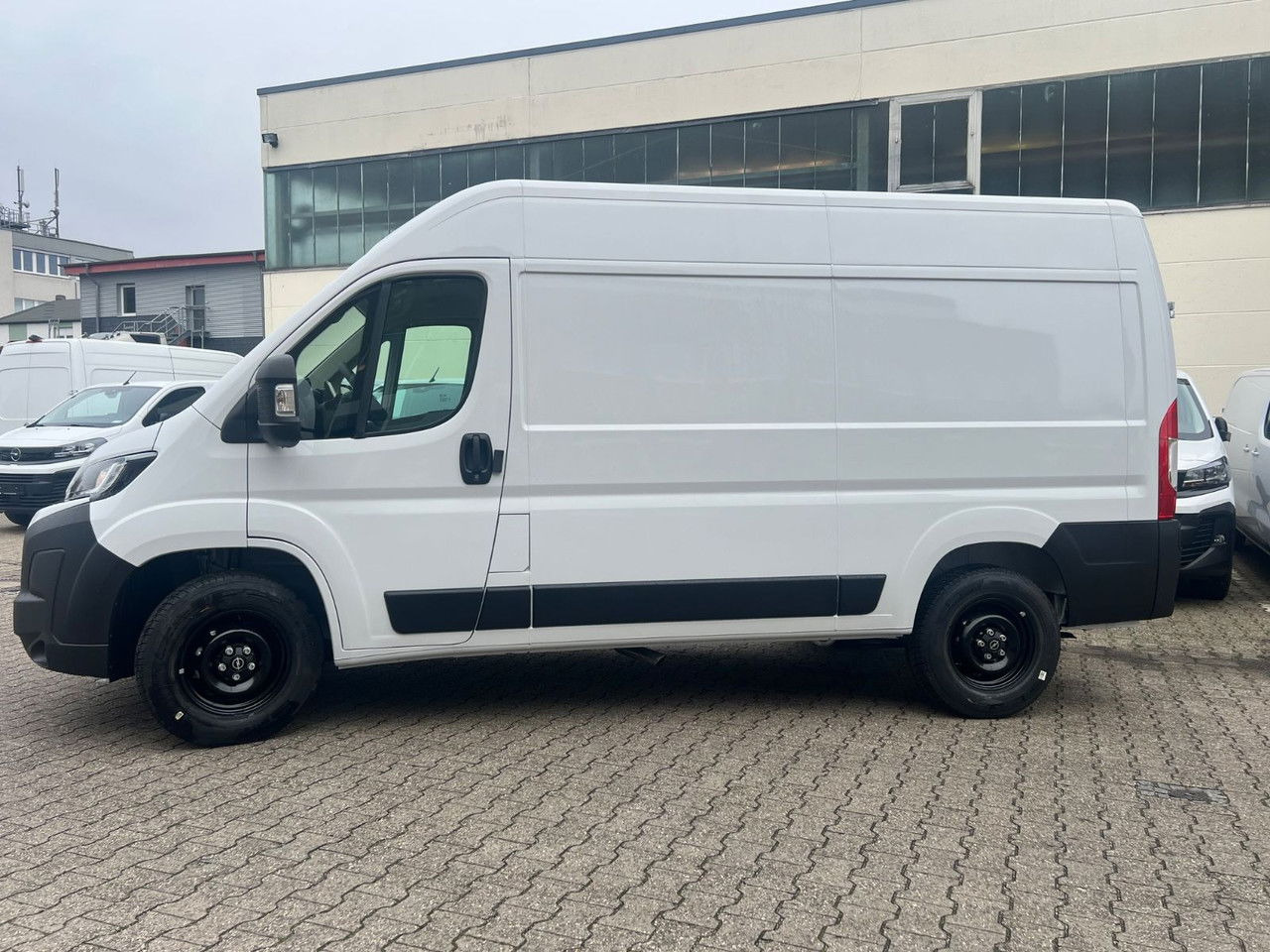 Opel Movano L2H2 140 Kasten Rückfahrkam Allwetter+ - Furgon: zdjęcie 5 Opel Movano L2H2 140 Kasten Rückfahrkam Allwetter+ - Furgon: zdjęcie 5