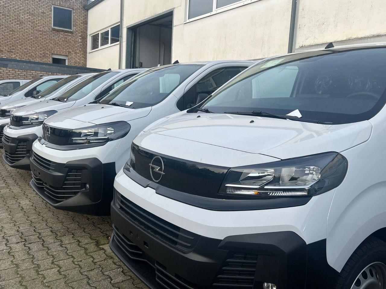 Opel Vivaro L2 H1 Allwetter AHK Rückfahrkam - Furgon: zdjęcie 4 Opel Vivaro L2 H1 Allwetter AHK Rückfahrkam - Furgon: zdjęcie 4