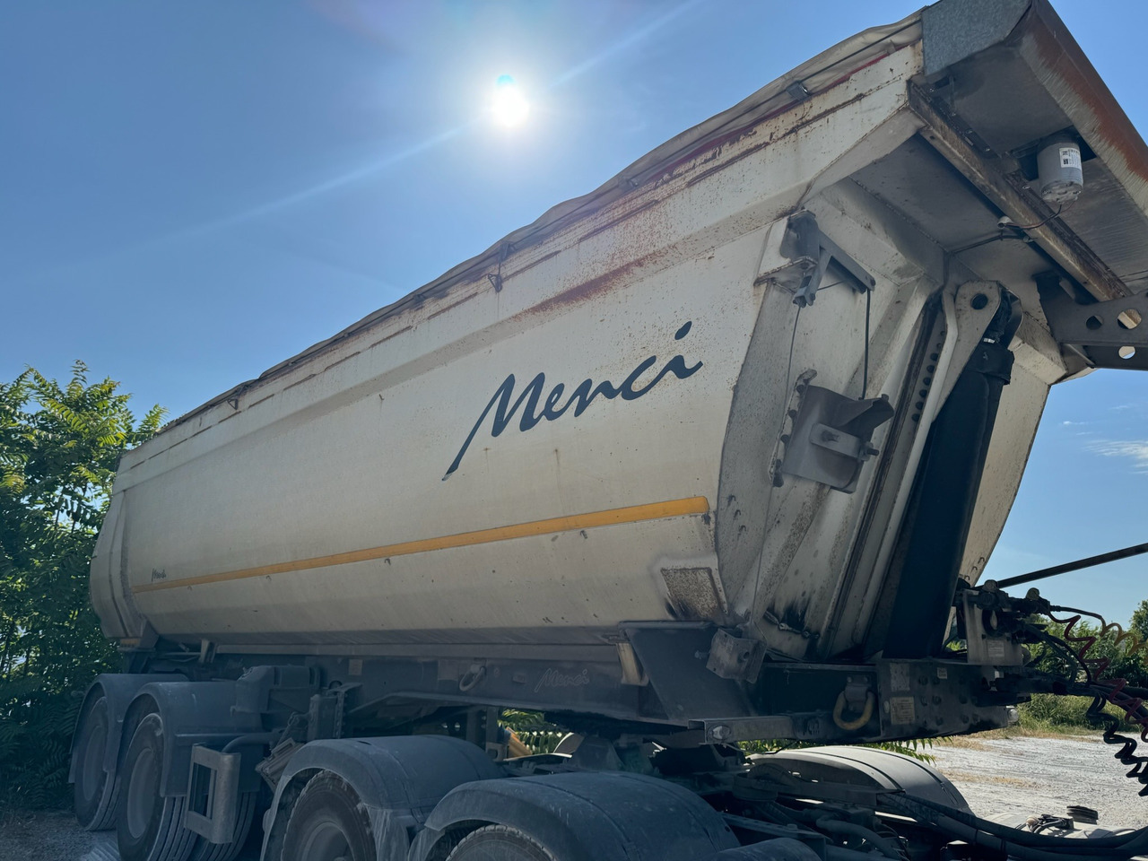 MENCI Semirimorchio Ribaltabile Mezzo d'opera - Naczepa wywrotka: zdjęcie 1 MENCI Semirimorchio Ribaltabile Mezzo d'opera - Naczepa wywrotka: zdjęcie 1
