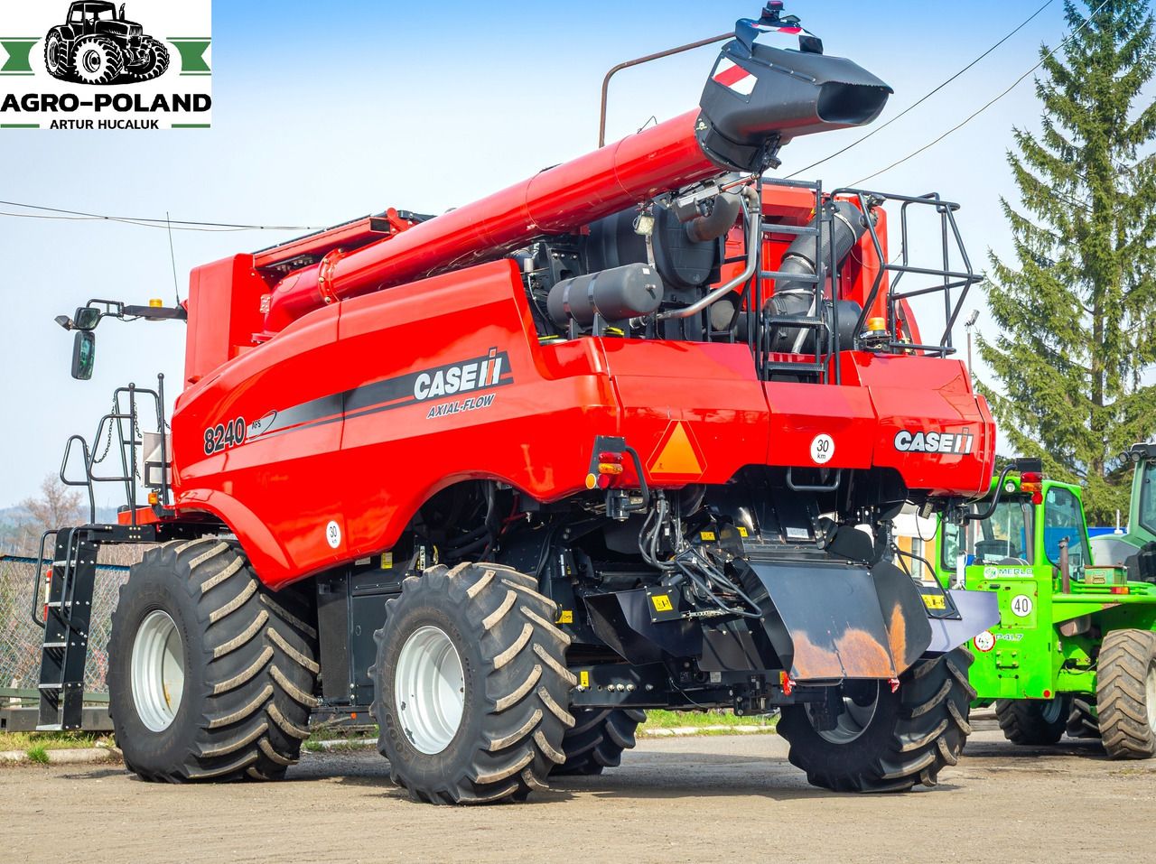 CASE IH 8240 AFS - 2018 ROK + MACDON FD 135 - 2018 ROK - Kombajn zbożowy: zdjęcie 3 CASE IH 8240 AFS - 2018 ROK + MACDON FD 135 - 2018 ROK - Kombajn zbożowy: zdjęcie 3