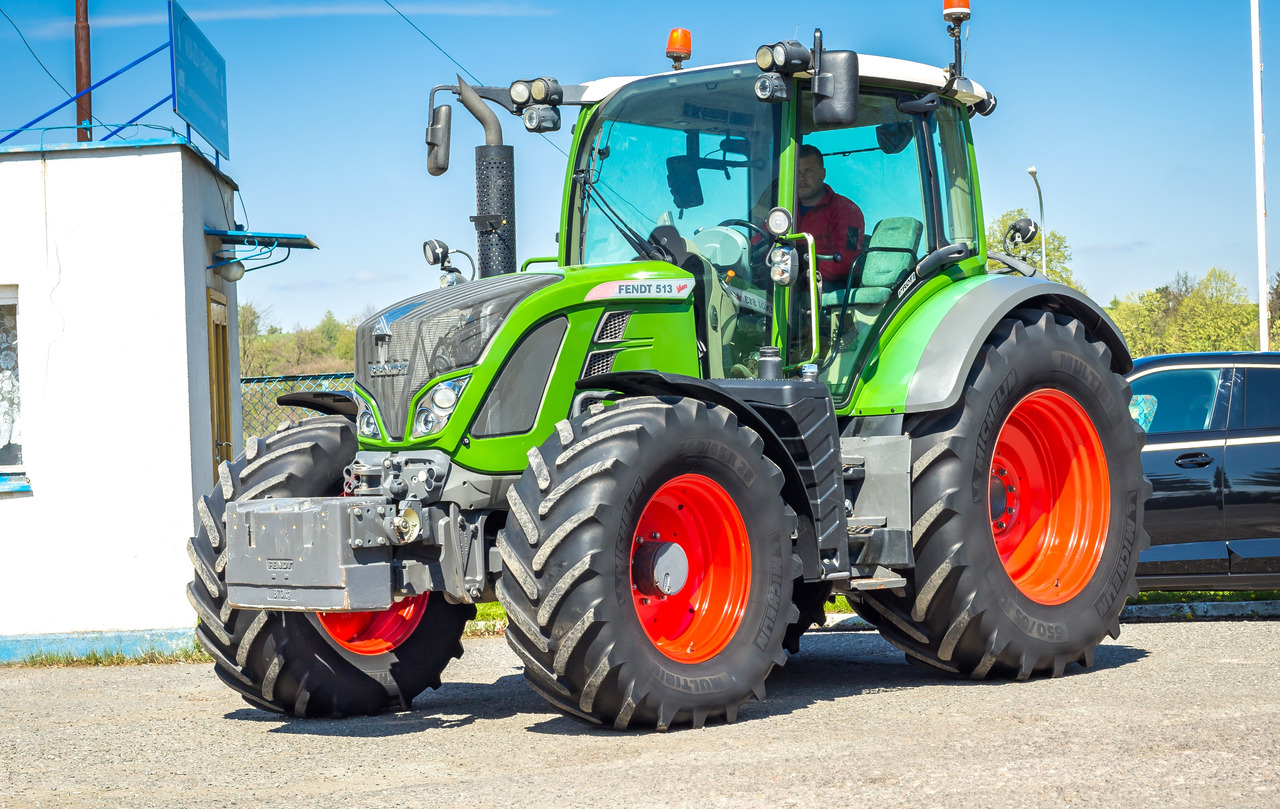 FENDT 513 VARIO - AUTOPILOT - 2016 ROK - ORYGINALNE OPONY - Ciągnik rolniczy: zdjęcie 2 FENDT 513 VARIO - AUTOPILOT - 2016 ROK - ORYGINALNE OPONY - Ciągnik rolniczy: zdjęcie 2