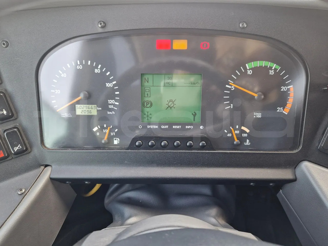 Mercedes-Benz Tourismo - Turystyczny autobus: zdjęcie 3 Mercedes-Benz Tourismo - Turystyczny autobus: zdjęcie 3